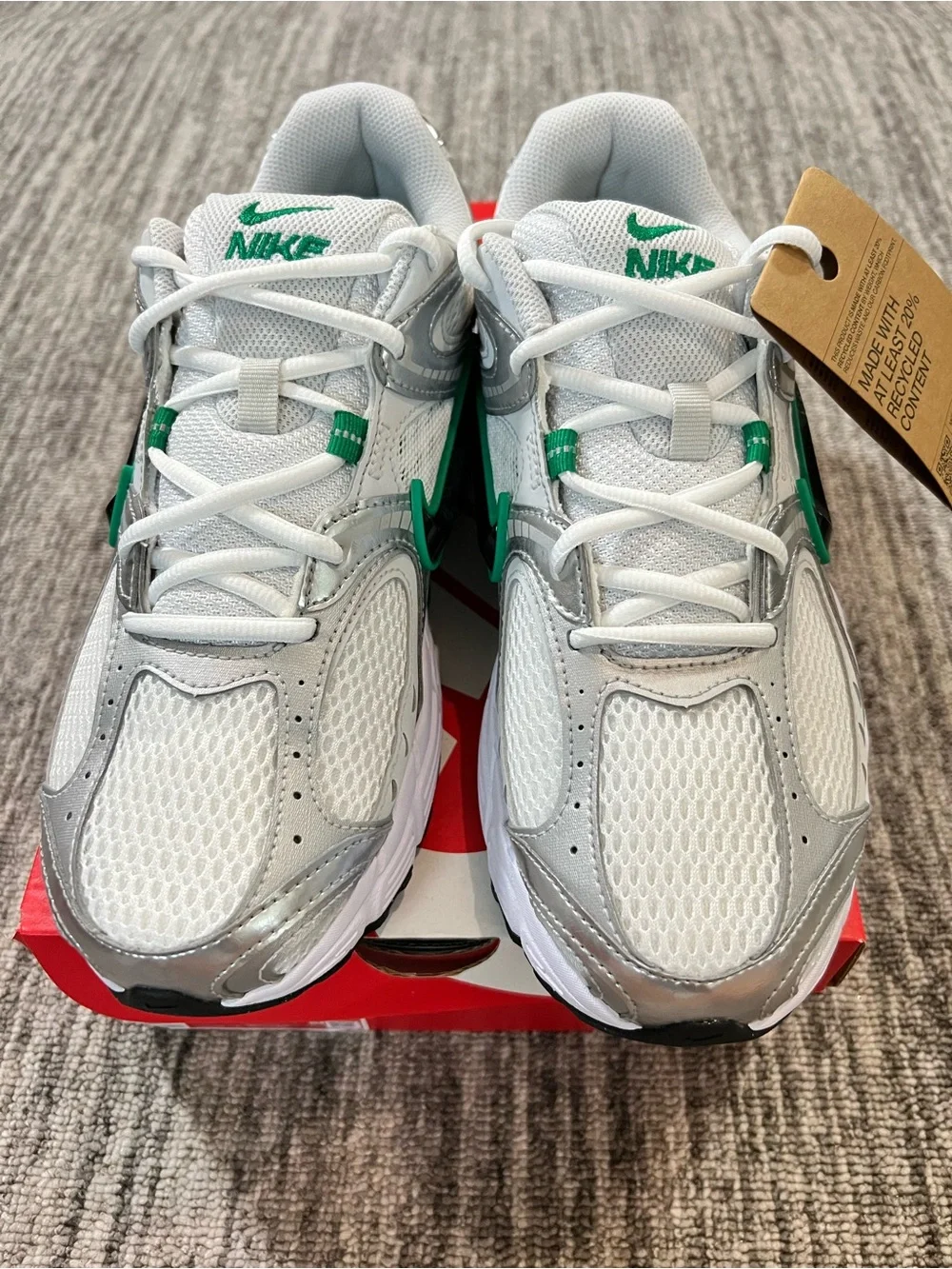 Nike V5 Rnr White Malachite Size 9.5 Men’s / 11 Women’s